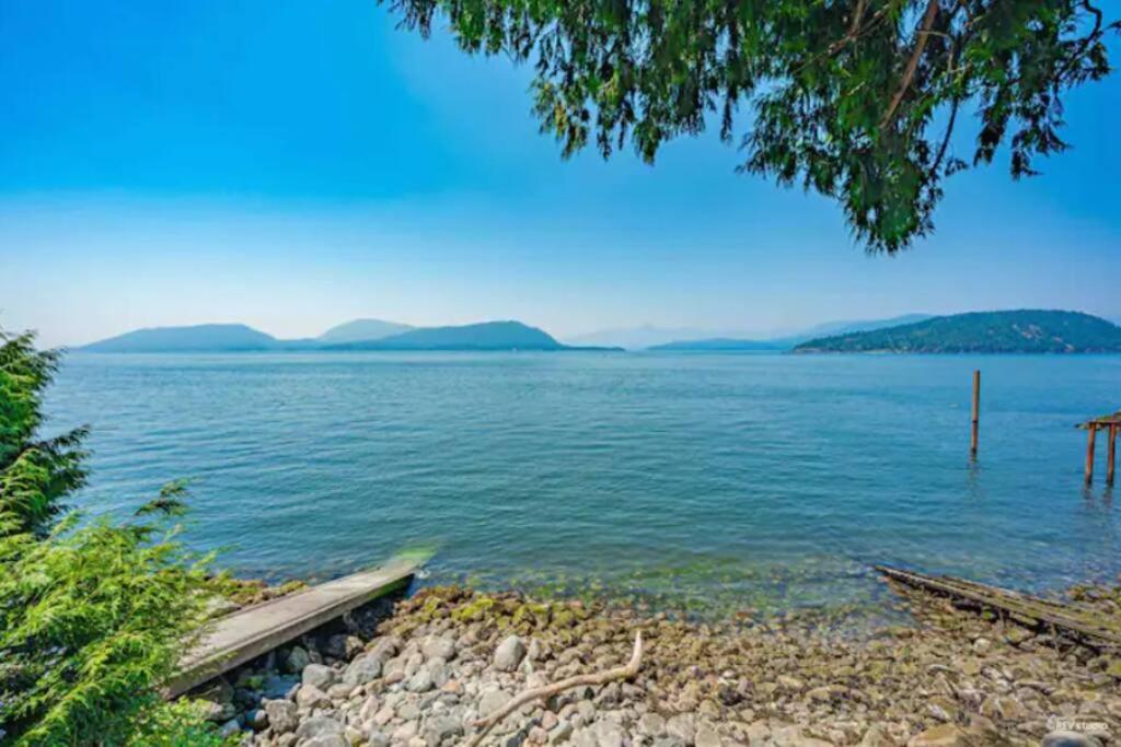 Waterfront Cottage With Superb Coastline Views West Vancouver Eksteriør bilde