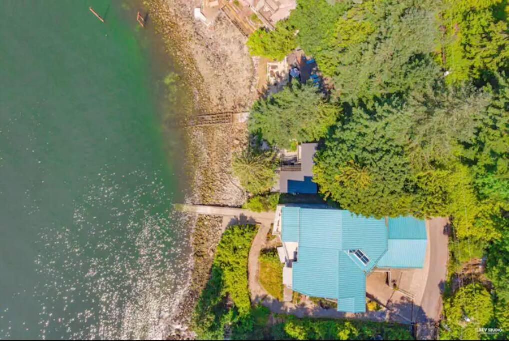 Waterfront Cottage With Superb Coastline Views West Vancouver Eksteriør bilde