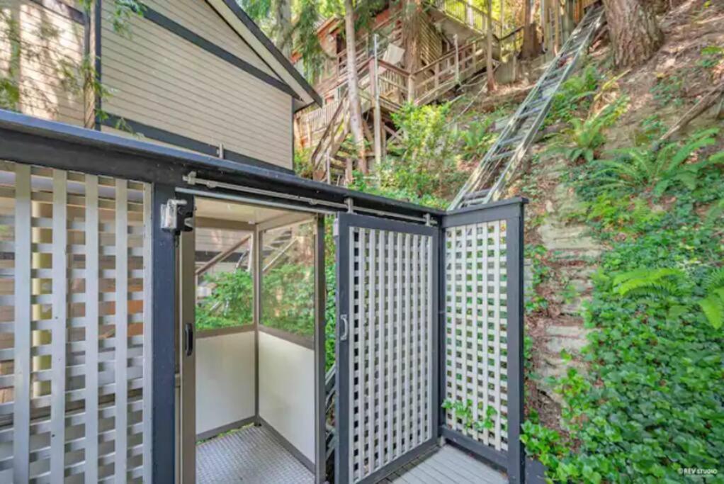 Waterfront Cottage With Superb Coastline Views West Vancouver Eksteriør bilde