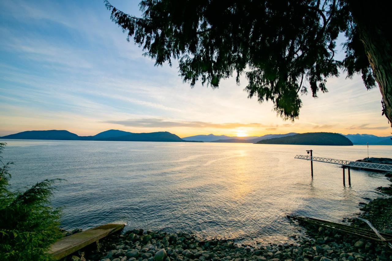 Waterfront Cottage With Superb Coastline Views West Vancouver Eksteriør bilde
