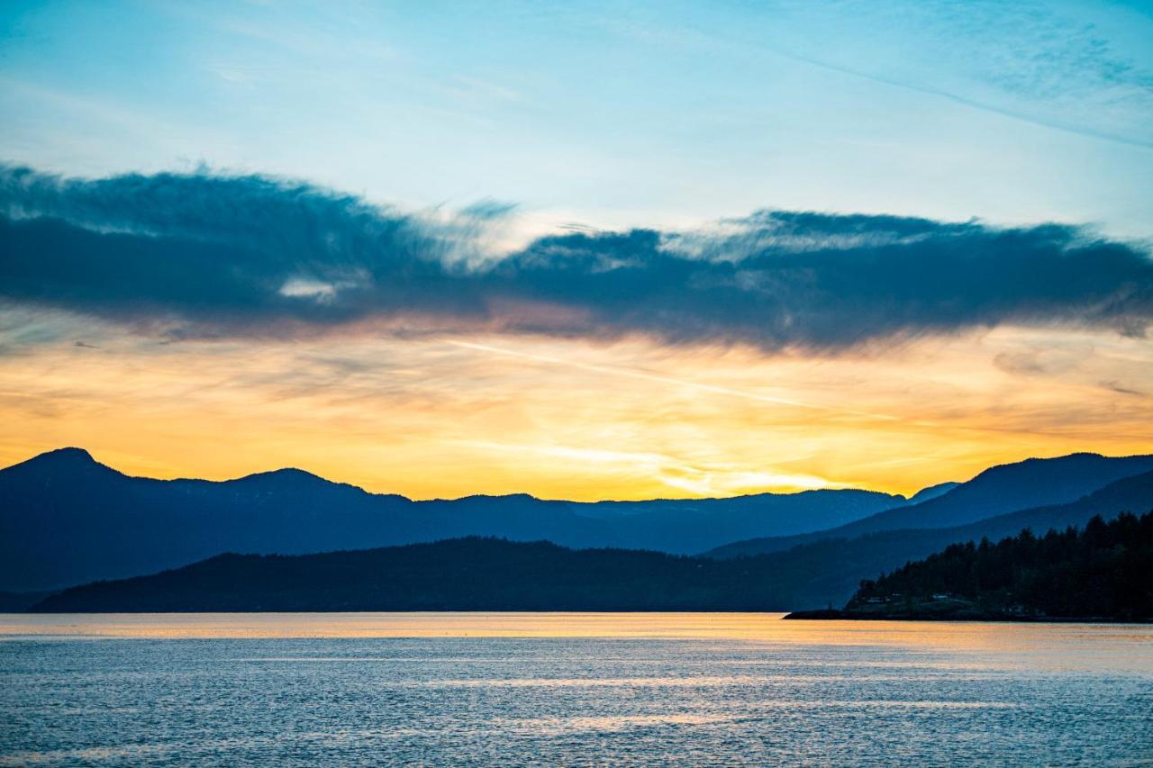 Waterfront Cottage With Superb Coastline Views West Vancouver Eksteriør bilde