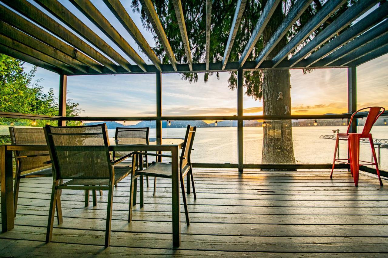 Waterfront Cottage With Superb Coastline Views West Vancouver Eksteriør bilde
