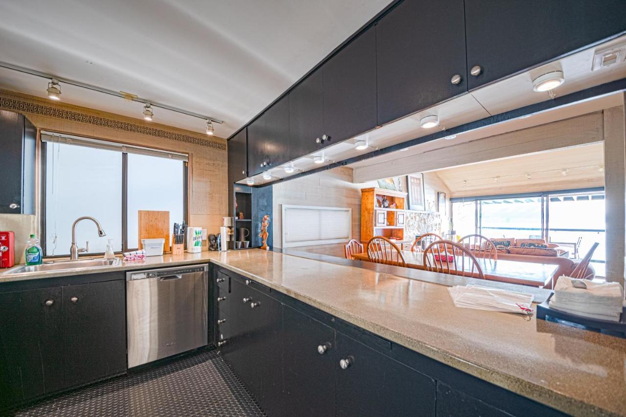Waterfront Cottage With Superb Coastline Views West Vancouver Eksteriør bilde