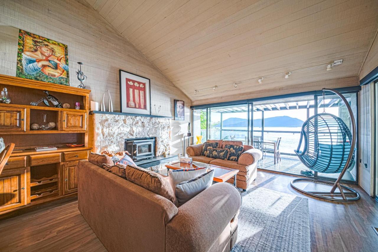 Waterfront Cottage With Superb Coastline Views West Vancouver Eksteriør bilde