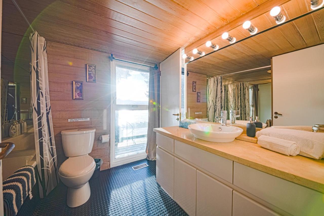 Waterfront Cottage With Superb Coastline Views West Vancouver Eksteriør bilde